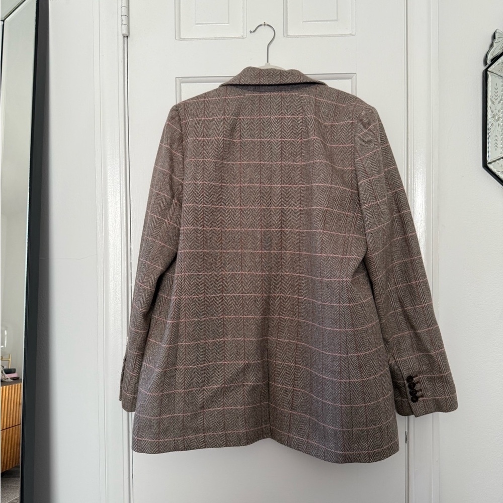 Chic Plaid Blazer with Brown Lining - Picture 2 of 3